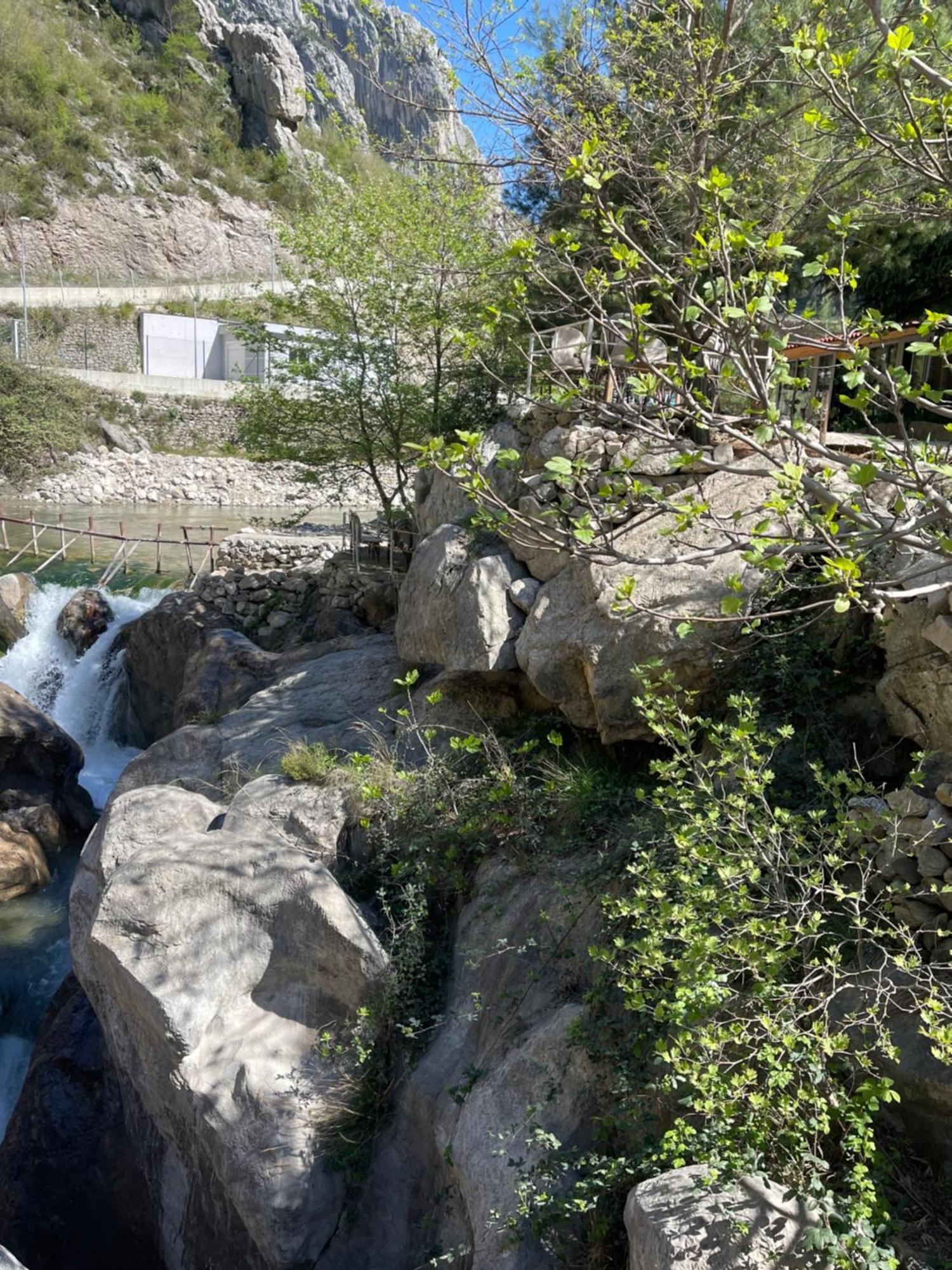 Bovilla Canyon Tirana Buitenkant foto